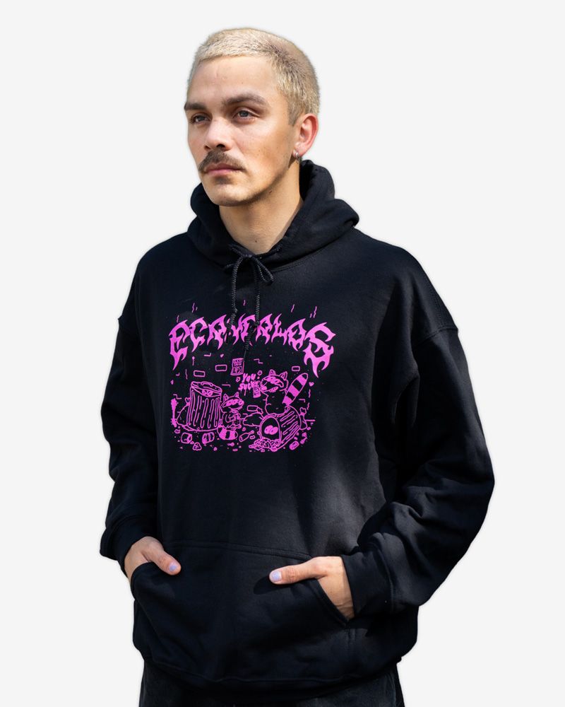 Sudadera negra con diseño mapaches