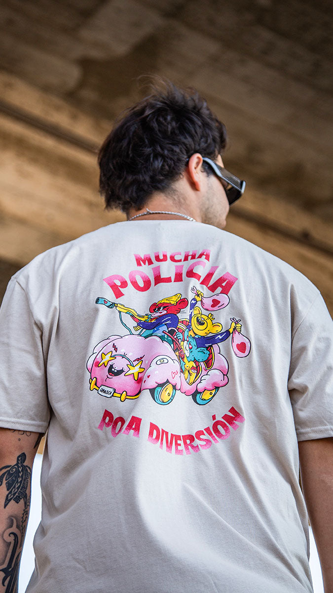 Camiseta Mucha Policía Poca Diversión